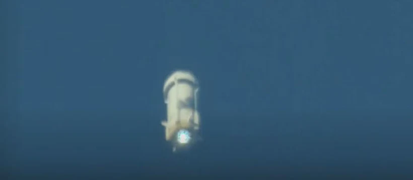 החללית בדרכה אל מחוץ לאטמוספירה