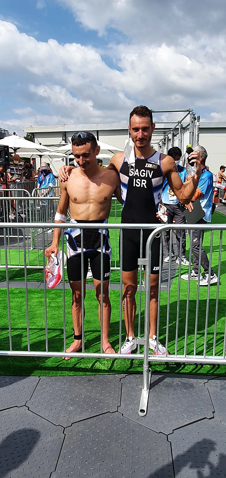 האחים שגיב, טריאתלון