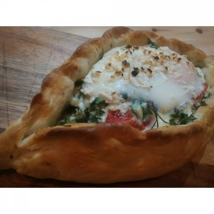 חצ'פורי של עמיר דוייב האופה בחצר