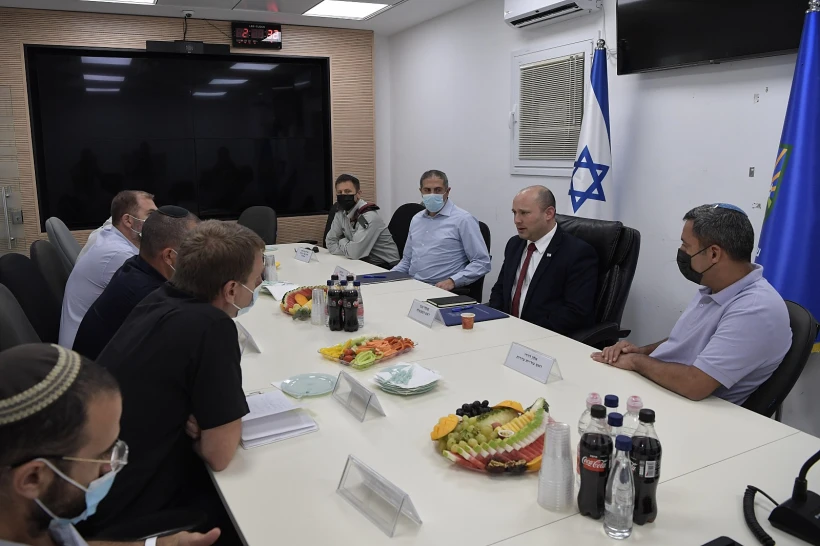 נפתלי בנט עם ראשי רשויות בעוטף עזה