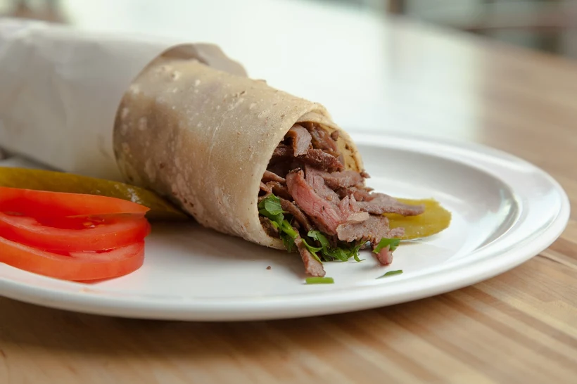 מנת לאפה שווארמה חומוס עימאד