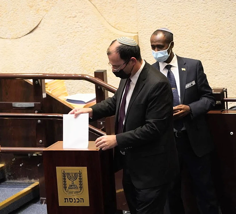 שמחה רוטמן מצביע במליאה