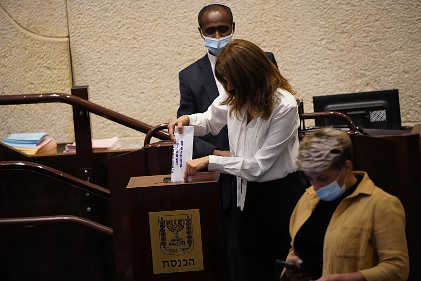 אורלי לוי-אבקסיס לאחר ההצבעה