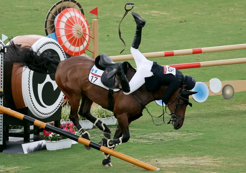 נפילה רכיבה על סוסים אולימפיאדה אולימפיאדת טוקיו