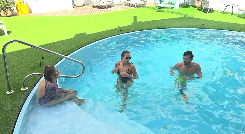 משחקים בבריכה