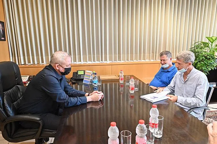 בני גנץ גיא פורן רליק שפיר עצומה צוללות