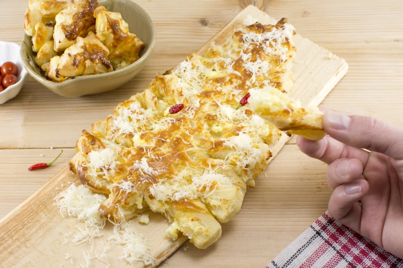 לחם שום וגבינות