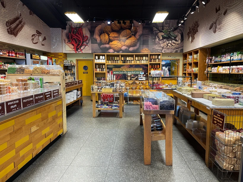 שלל נשנושים בהקולה מרקט