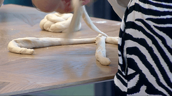 חלה האח הגדול