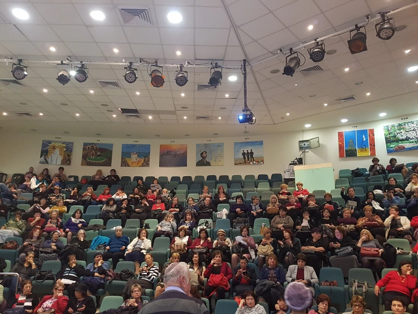 יוסי שטרית בהרצאה