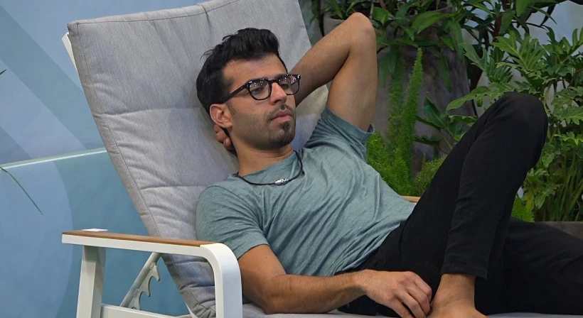 עומר מתבייש