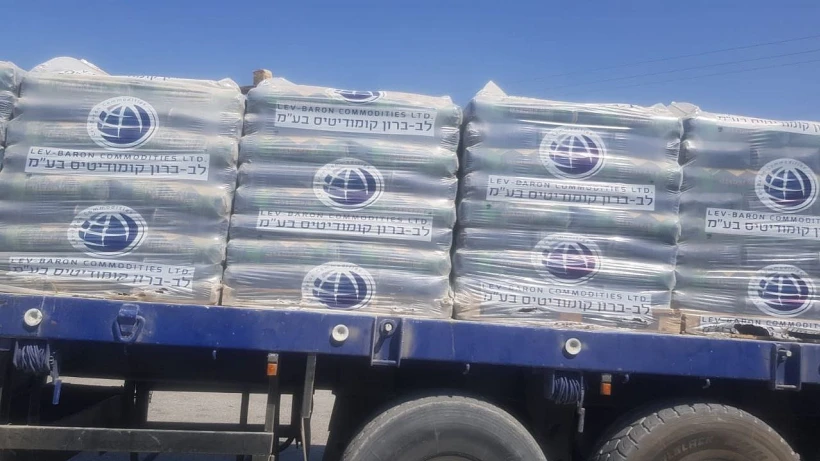 סחורות נכנסות לעזה דרך מעבר כרם שלום