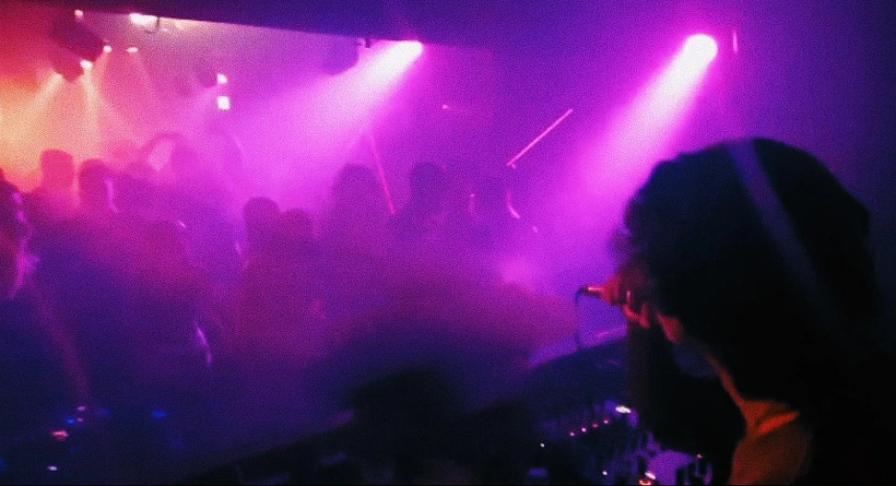 שלו ענבר בהופעה