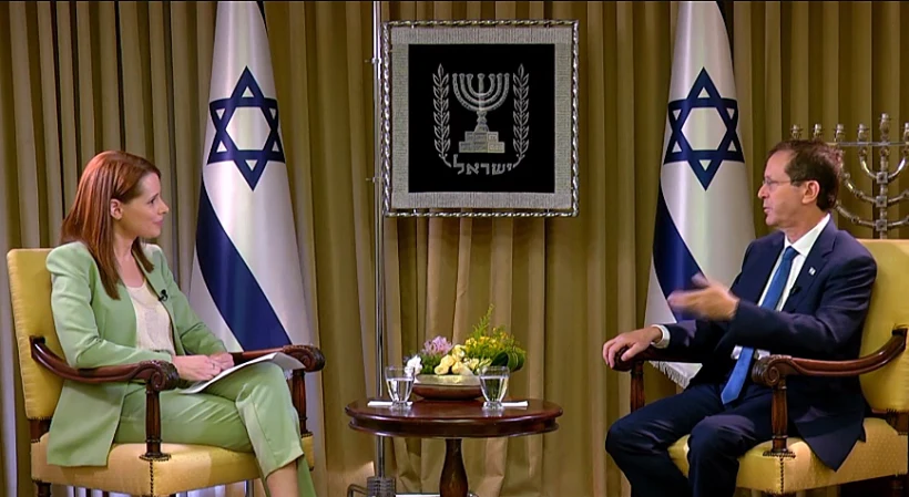הנשיא יצחק בוז'י הרצוג ותמר איש שלום