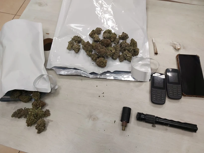 פריטים שנמצאו אצל החשודים