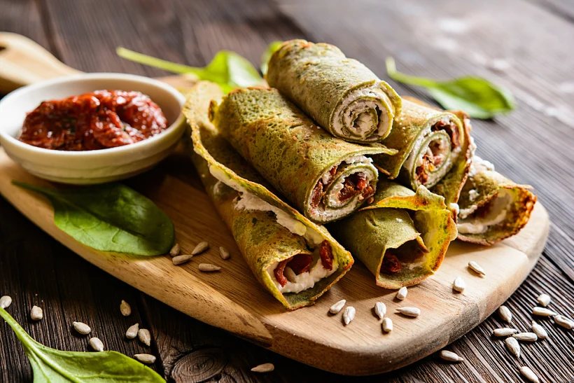 Savory,spinach,pancakes,stuffed,with,feta,cheese,,curd,,sun,dried