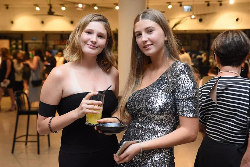 ליטל יעל מלניק ואחותה רות