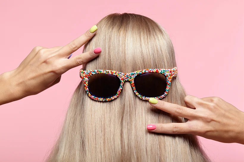 חשוב להיות מודעות לנזקי השיער בשמש