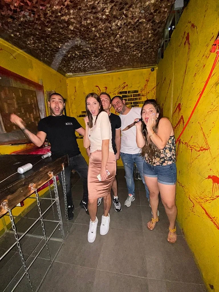 לקוחות נהנים בלוסט חדרי בריחה