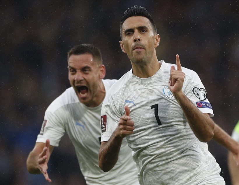 ערן זהבי חוגג אחרי הגול מול נבחרת סקוטלנד בכדורגל