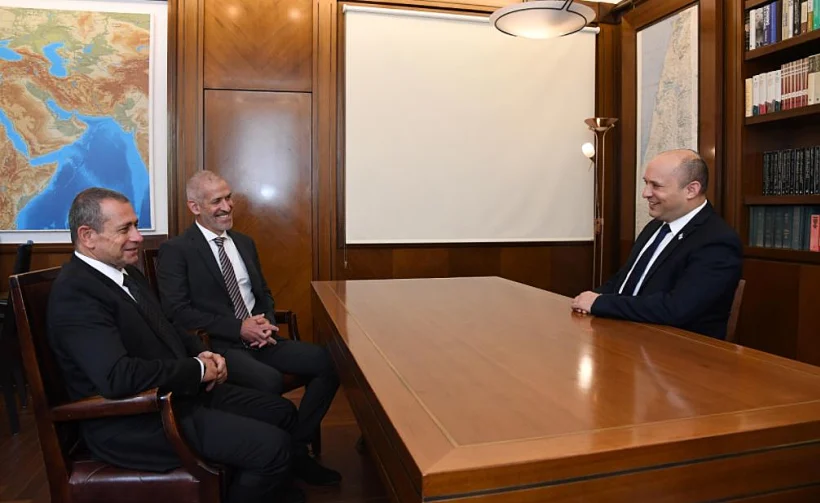 רונן בר, נדב ארגמן, נפתלי בנט