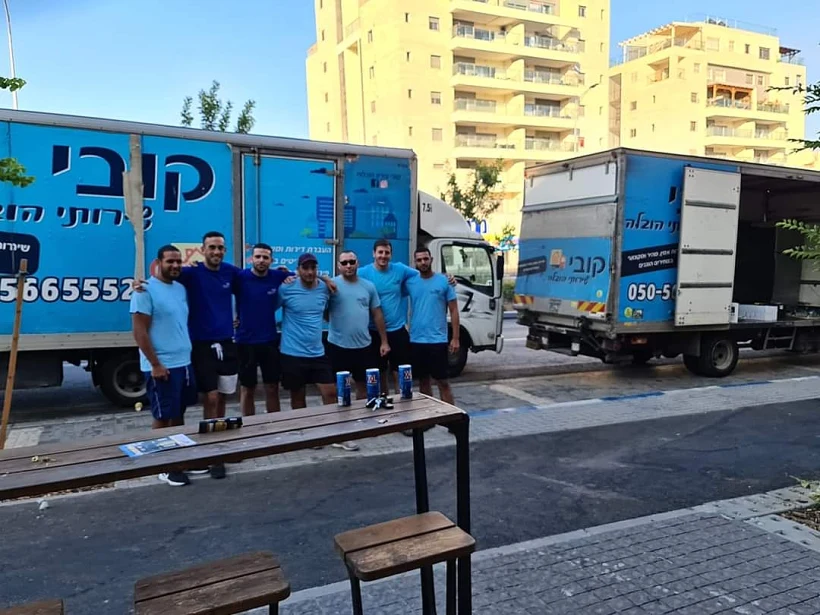 צוות העובדים אצל קובי שירותי הובלה