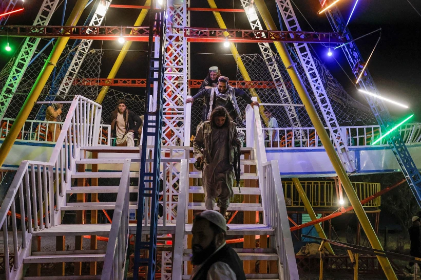 לוחמי לוחמים טליבאן פארק שעשועים אפגניסטן