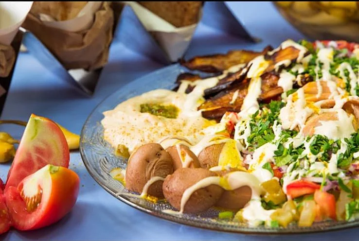 מנת סביח פתוחה בסביח פלאפל בכיכר