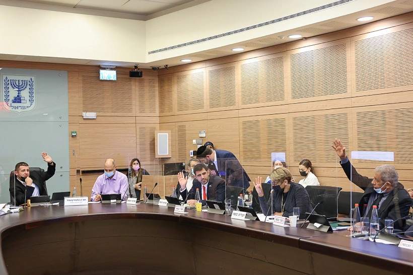 ועדת כספים הצבעה גיל פרישה נשים