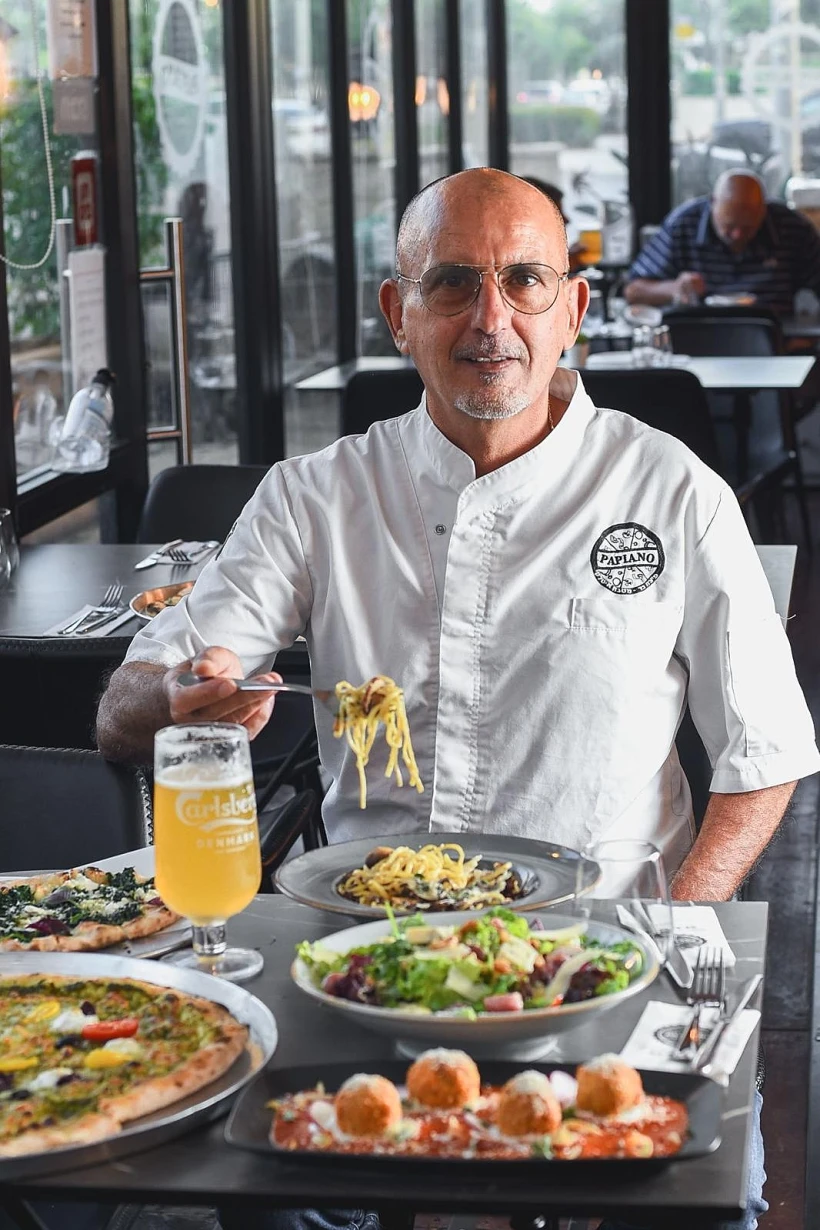 השף במסעדת פאפיאנו