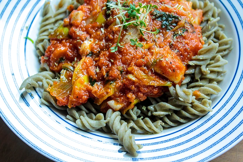 Gluten Free,mung,bean,pasta,with,vegetarian,vegetable,sauce,and,fresh