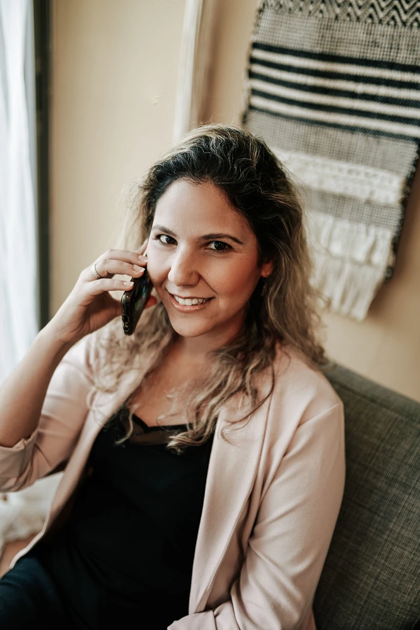 אודליה לוי בשיחה עם לקוח