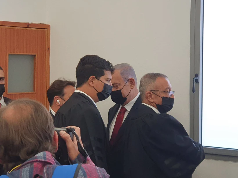 נתניהו בבית המשפט לפני עדות חפץ