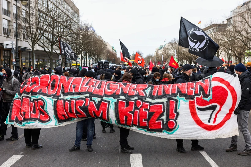 מפגן מחאה בברלין נגד מכחישי קורונה