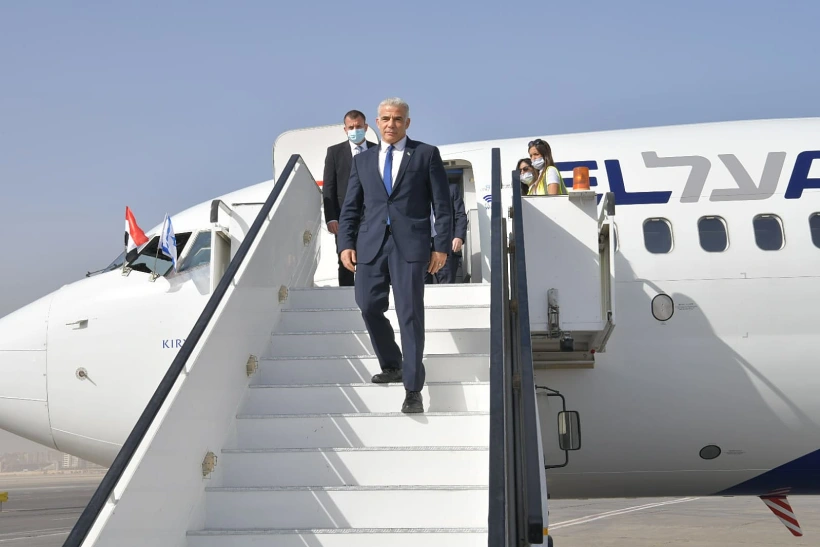 שר החוץ יאיר לפיד נחת במצרים