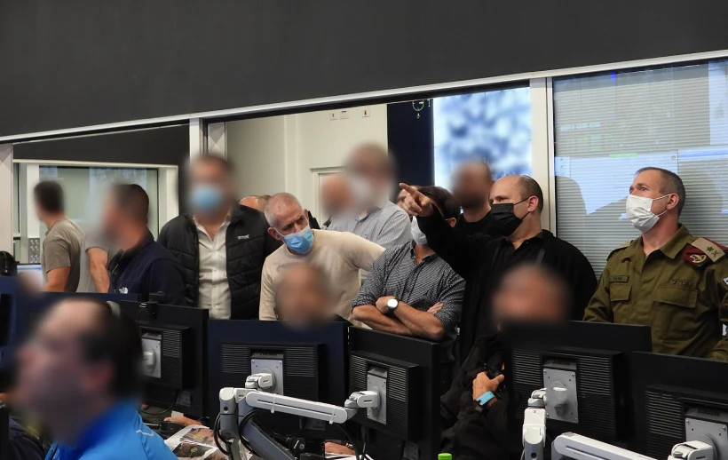 ראש הממשלה נפתלי בנט בחפ''ק המבצעים המיוחדים של שב''כ