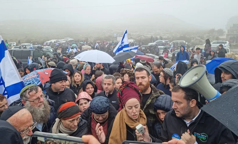 אלפים בעלייה לזירת הפיגוע בו נרצח יהודה דימנטמן בכניסה לחומש