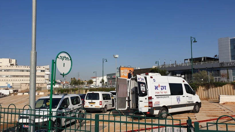 ניידת משטרה וזק''א בבית העלמין סגולה