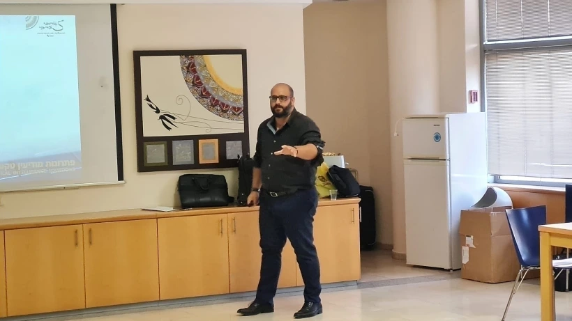 רועי סראג' גולן במהלך קורס ערבית באחכי ערבי