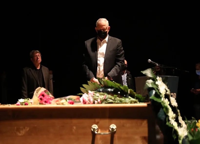 שר הביטחון בני גנץ בטקס האשכבה של יורם טהרלב ז''ל