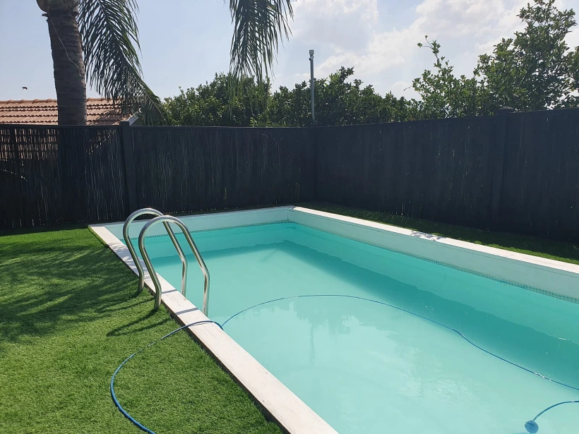 בריכה באחוזה בירדן