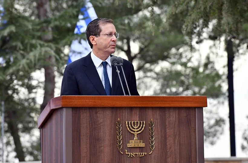 הנשיא יצחק הרצוג בהלווית אימו אורה הרצוג