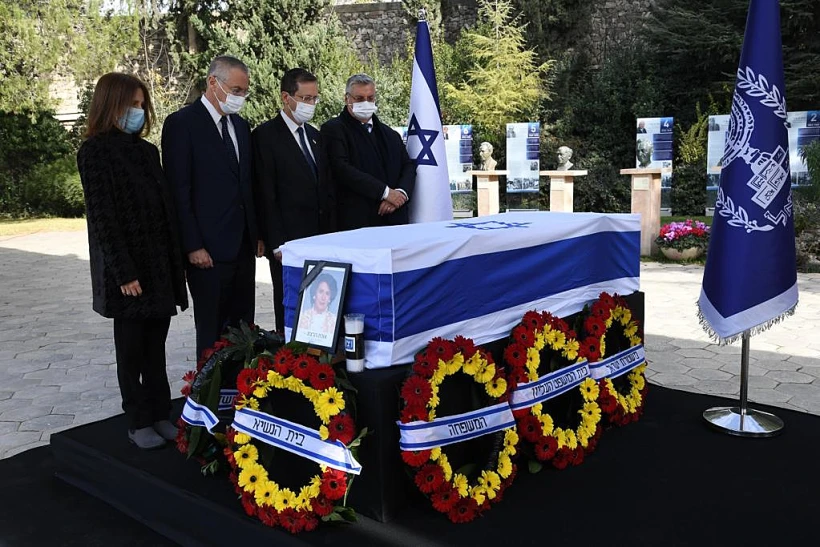 ארונה של אורה הרצוג