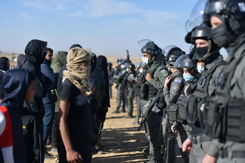 השוטרים מול המוחים בנגב
