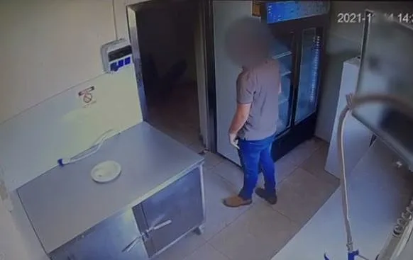 חשוד גונב מקופת צדקה בבית הכנסת בנתניה