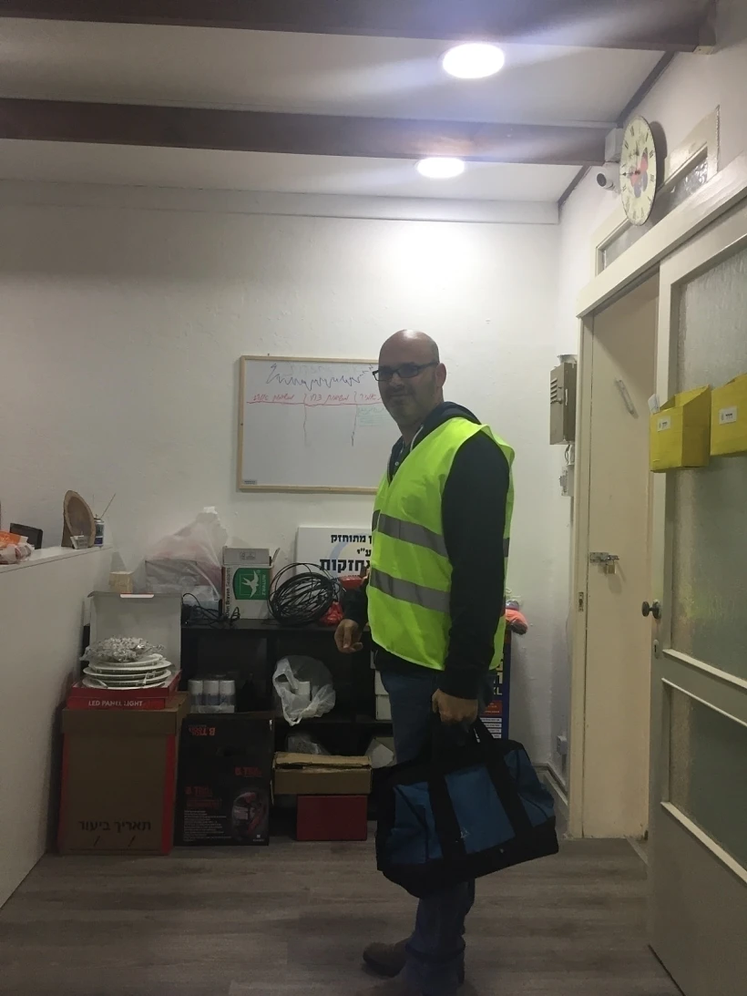 א.ב שירותי תחזוקה וניהול בבדיקה של בניין