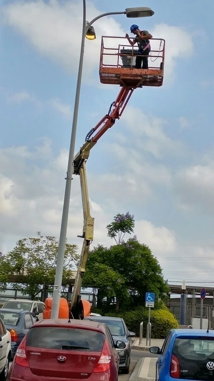 א.ב שירותי תחזוקה וניהול מבצעים תיקוני חשמל