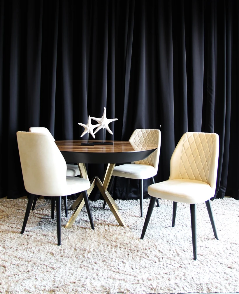 פינת אוכל בהאנגר הרהיטים