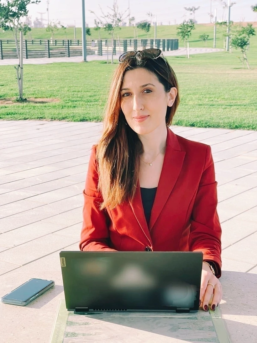 אורטל דיין במחשב