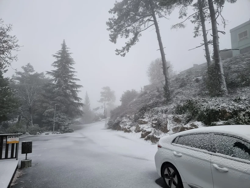 שלג בקיבוץ מנרה שברמת הגולן